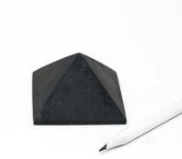 Пирамида из шунгита неполированная 5 см